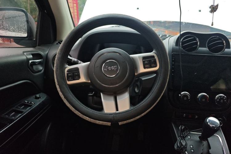 Used Jeep Compass 2015 2.0L two-wheel drive sport version Steering Wheel