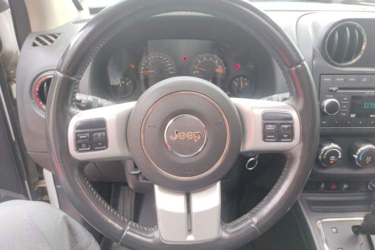 Used Jeep Compass 2015 2.0L two-wheel drive sport version Steering Wheel