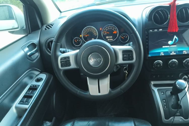 Used Jeep Compass 2015 2.0L Two-Wheel Drive Luxury Edition Steering Wheel
