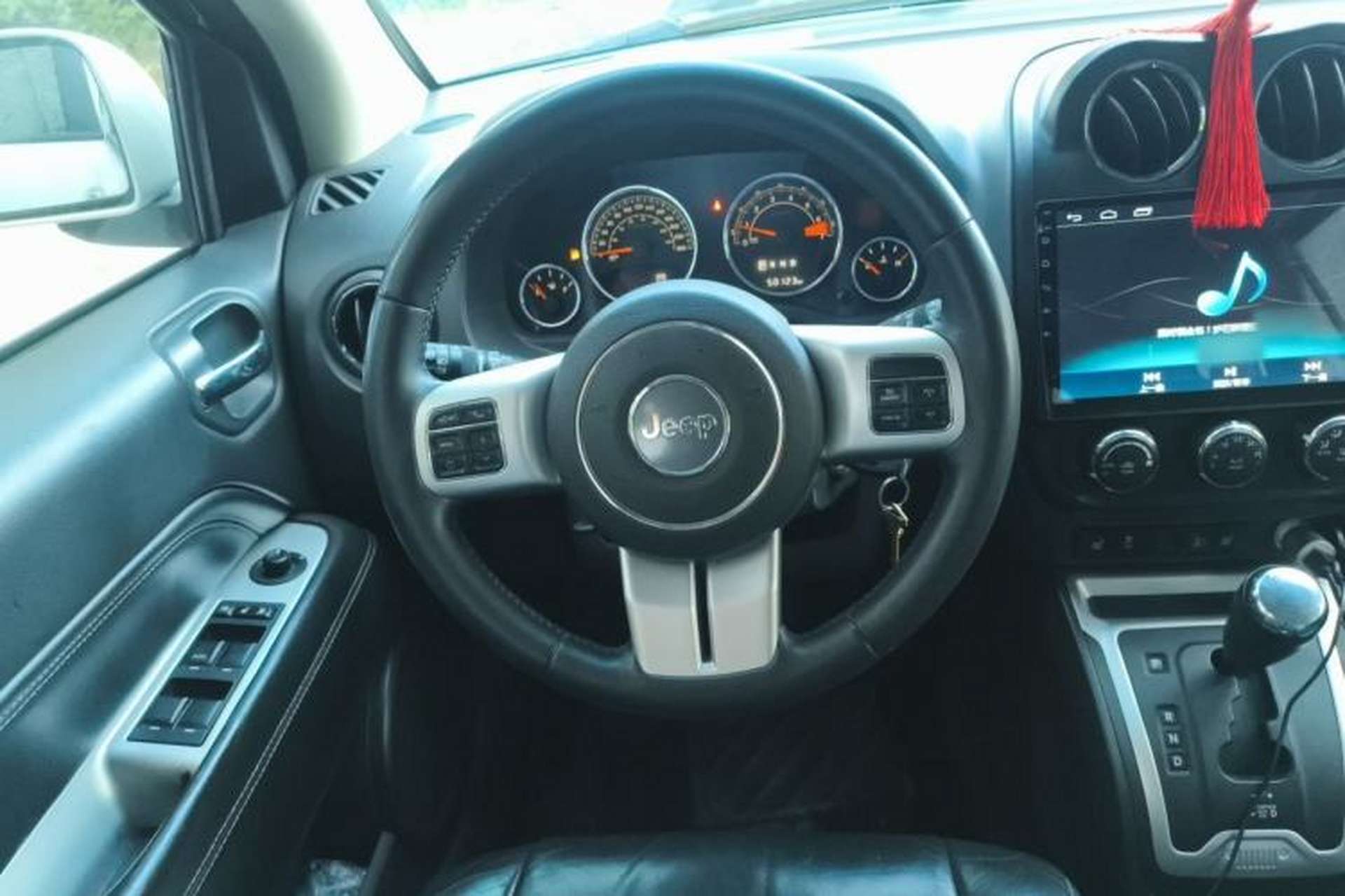 Used Jeep Compass 2015 2.0L Two-Wheel Drive Luxury Edition Steering Wheel