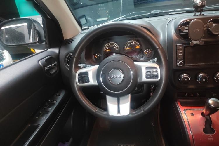 Used Jeep Compass 2015 2.0L two-wheel drive sport version Steering Wheel
