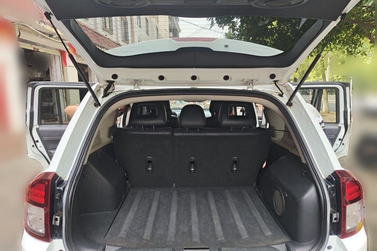 Used Jeep Compass 2015 2.0L Two-Wheel Drive Luxury Edition Trunk