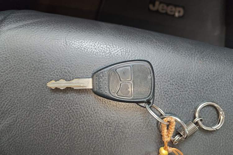 Used Jeep Compass 2015 2.0L Two-Wheel Drive Luxury Edition Vehicle Key