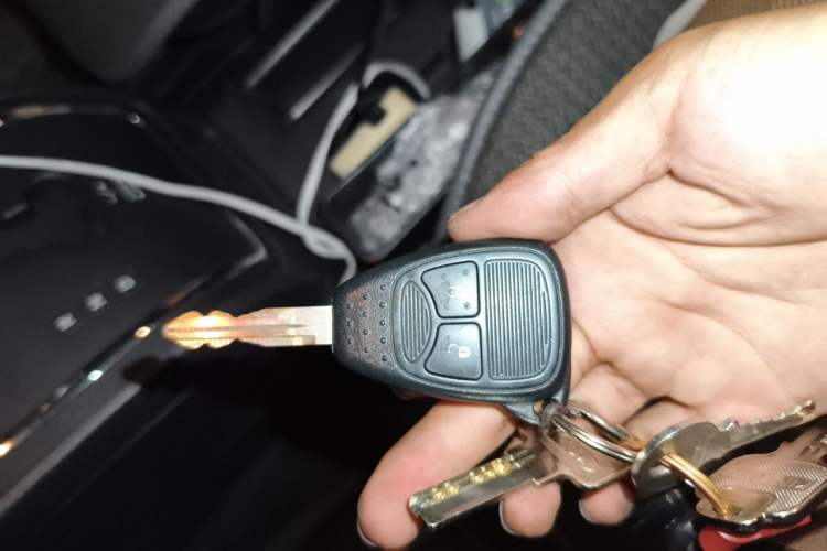 Used Jeep Compass 2015 2.0L two-wheel drive sport version Vehicle Key