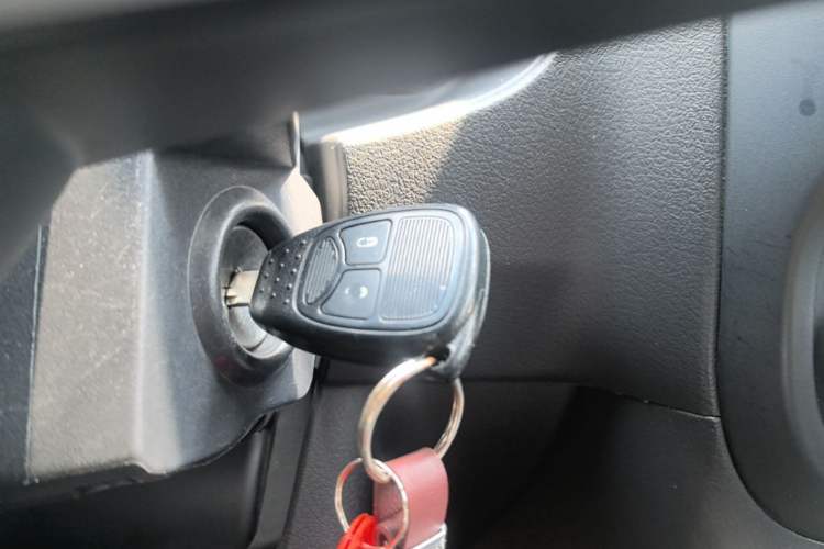 Used Jeep Compass 2015 2.0L two-wheel drive sport version Vehicle Key