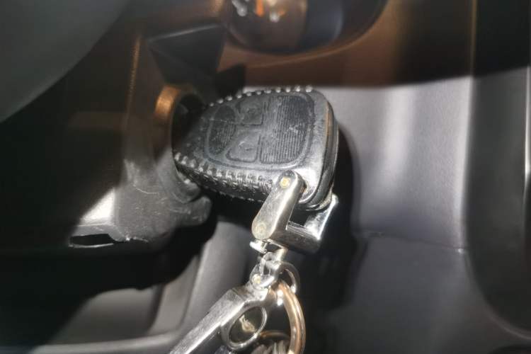 Used Jeep Compass 2015 2.0L two-wheel drive sport version Vehicle Key