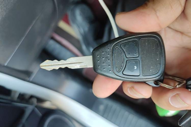 Used Jeep Compass 2015 2.0L two-wheel drive sport version Vehicle Key