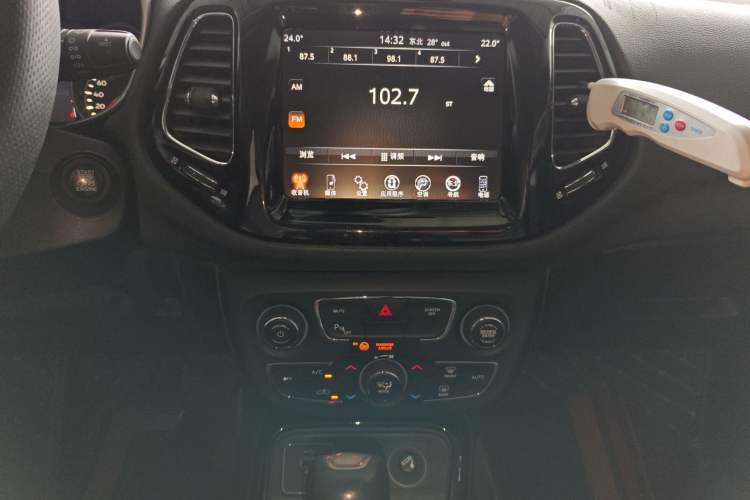 Used Jeep Compass 2017 200T Automatic Prestige Edition Audio And AC Panel