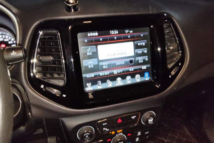 Used Jeep Compass 2017 200T Automatic Prestige Edition Audio And AC Panel