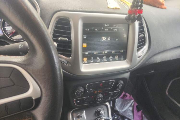 Used Jeep Compass 2017 200T Automatic Family Edition Audio And AC Panel
