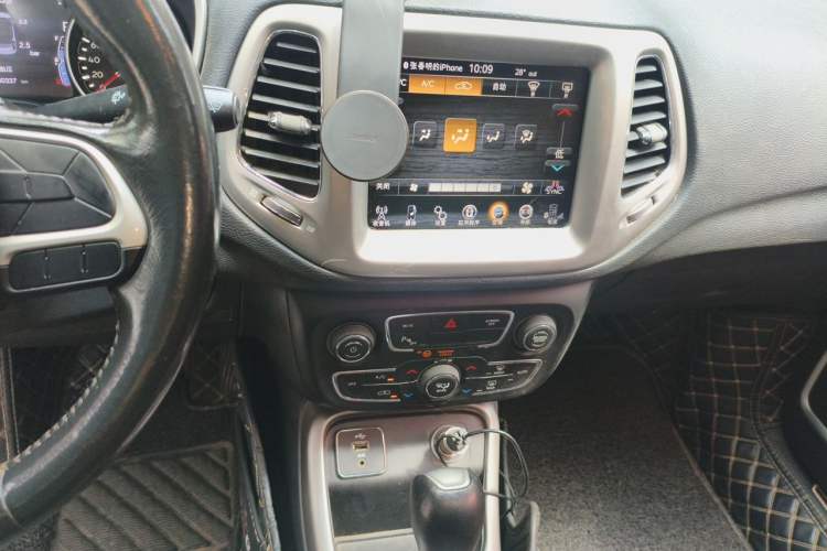 Used Jeep Compass 2017 200T Automatic Family Edition Audio And AC Panel