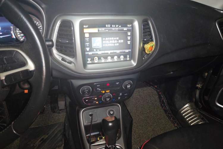 Used Jeep Compass 2017 200T Automatic Family Edition Audio And AC Panel