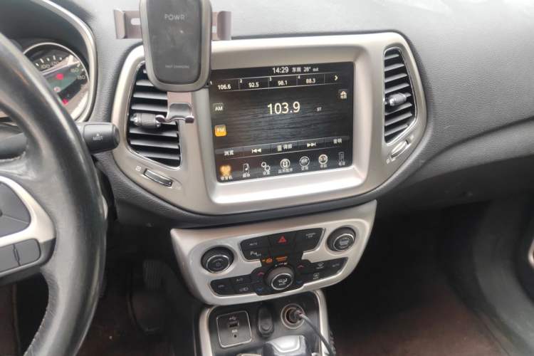 Used Jeep Compass 2017 200T Automatic Family Edition Audio And AC Panel