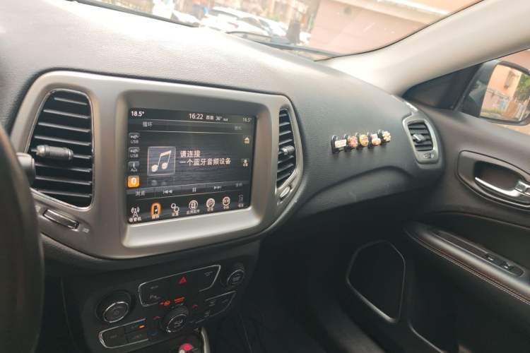 Used Jeep Compass 2017 200T Automatic Family Edition Audio And AC Panel