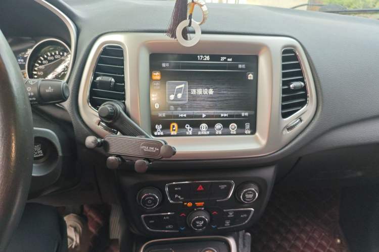 Used Jeep Compass 2017 200T Automatic Family Edition Audio And AC Panel