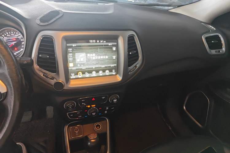 Used Jeep Compass 2017 200T Automatic Family Edition Audio And AC Panel