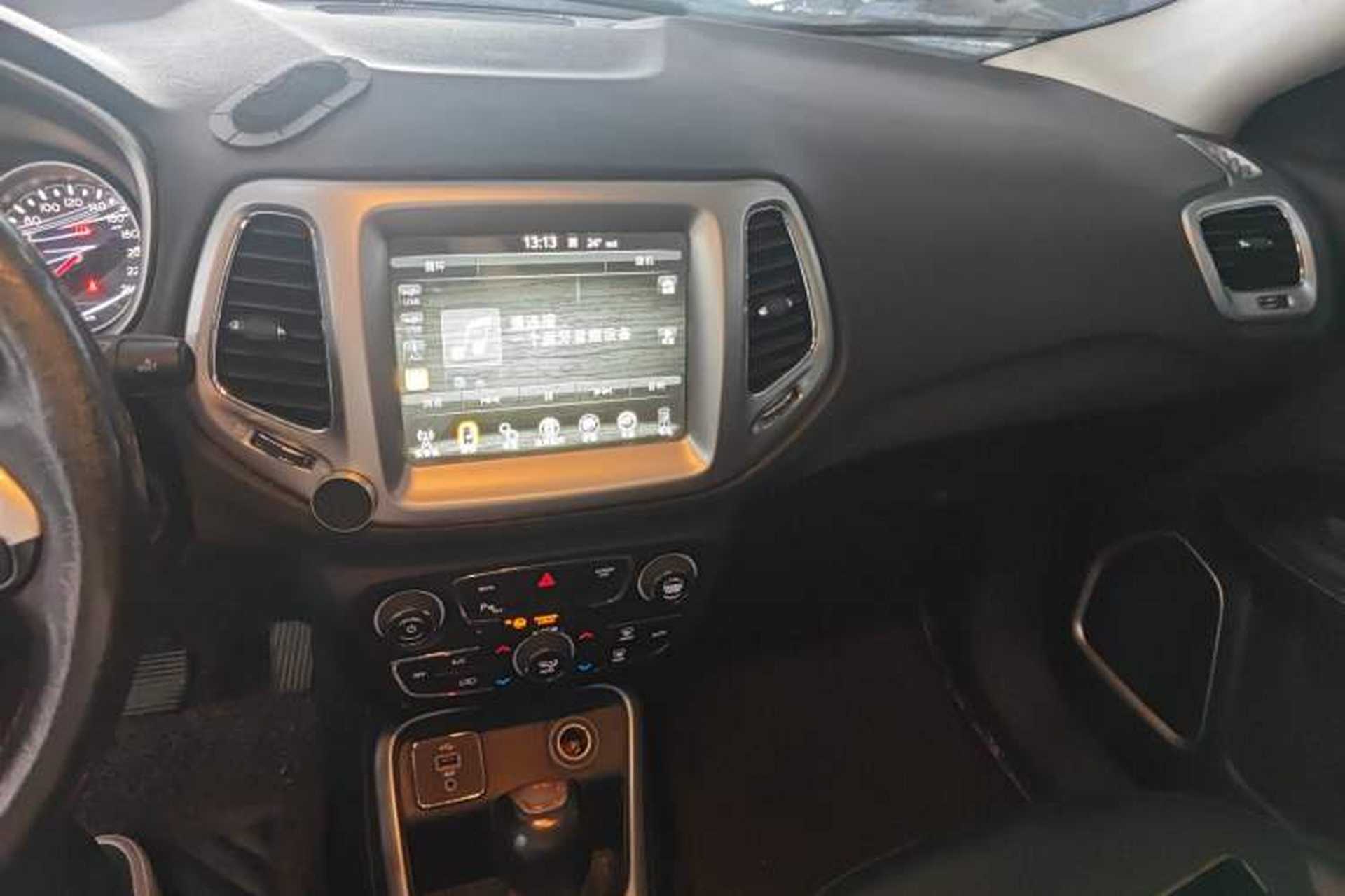 Used Jeep Compass 2017 200T Automatic Family Edition Audio And AC Panel