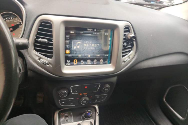Used Jeep Compass 2017 200T Automatic Family Edition Audio And AC Panel