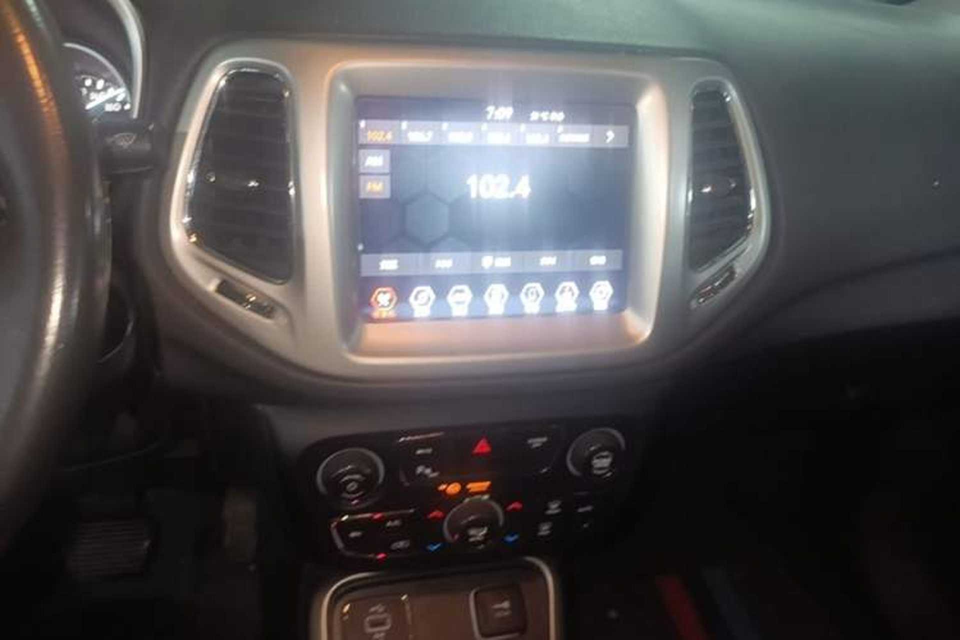 Used Jeep Compass 2017 200T Automatic Family Edition Audio And AC Panel