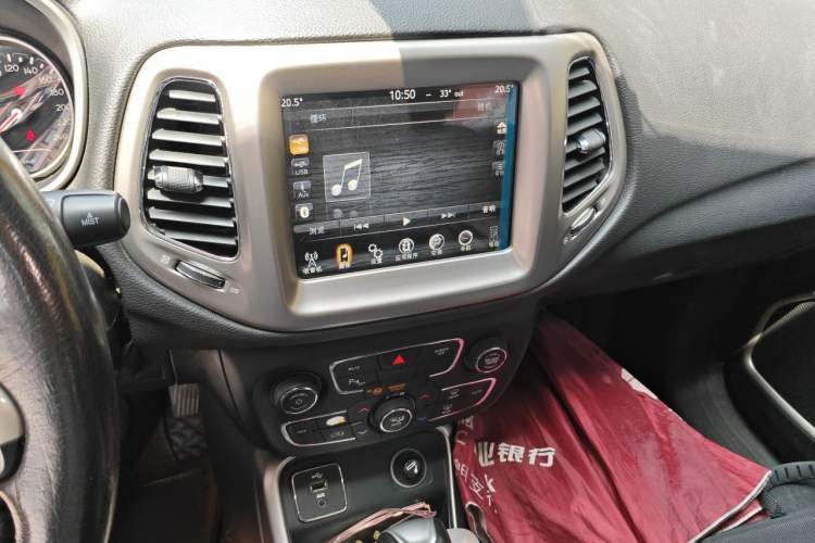 Used Jeep Compass 2017 200T Automatic Family Edition Audio And AC Panel