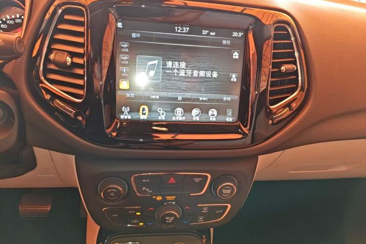 Used Jeep Compass 2017 200T Automatic Prestige Edition Audio And AC Panel