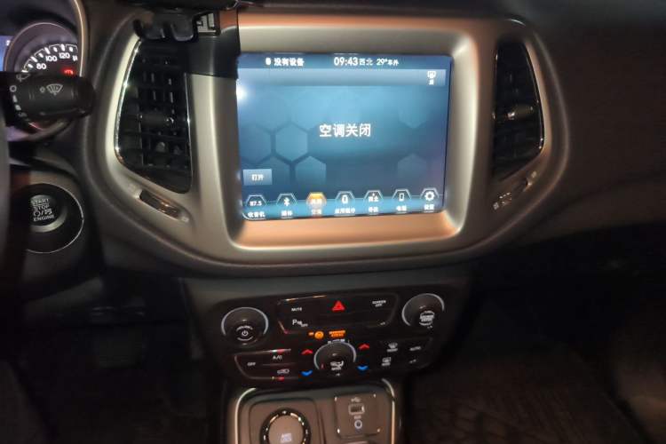 Used Jeep Compass 2017 200T Automatic Family Enjoyment Four-Wheel Drive Edition Audio And AC Panel