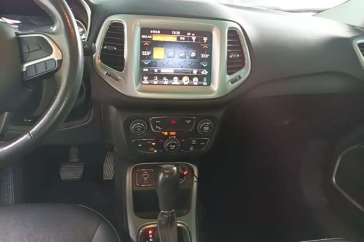 Used Jeep Compass 2017 200T Automatic Family Edition Audio And AC Panel