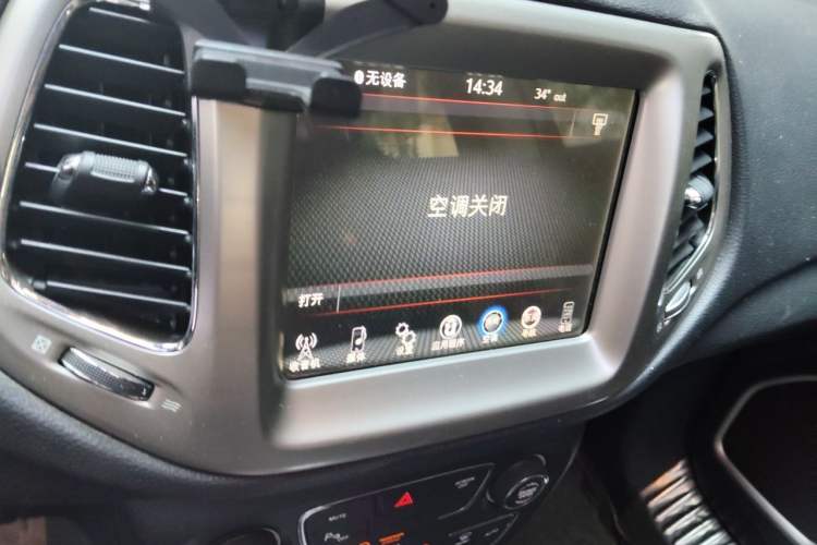 Used Jeep Compass 2017 200T Automatic Family Edition Audio And AC Panel