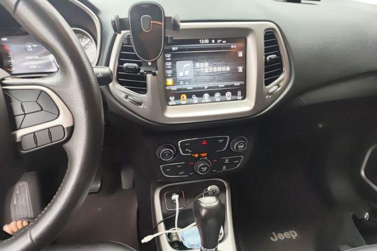 Used Jeep Compass 2017 200T Automatic Family Edition Audio And AC Panel