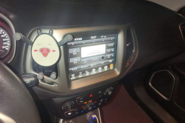 Used Jeep Compass 2017 200T Automatic Family Edition Audio And AC Panel
