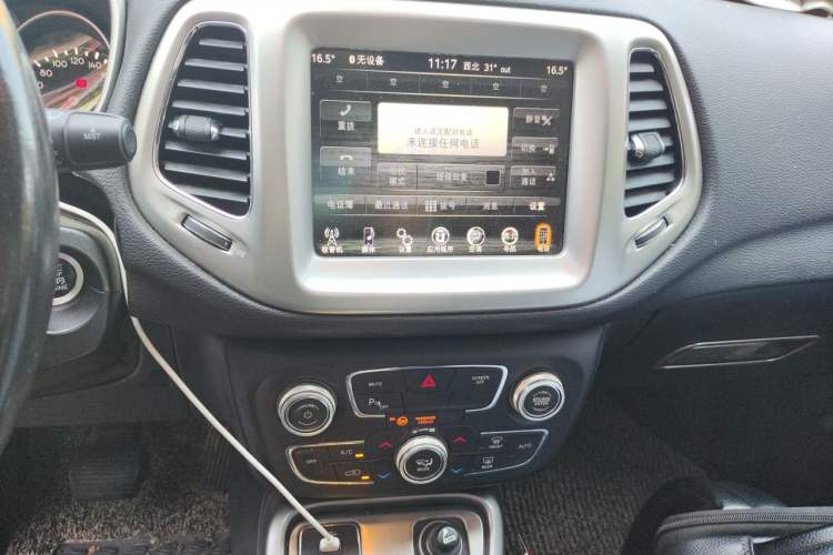 Used Jeep Compass 2017 200T Automatic Family Edition Audio And AC Panel