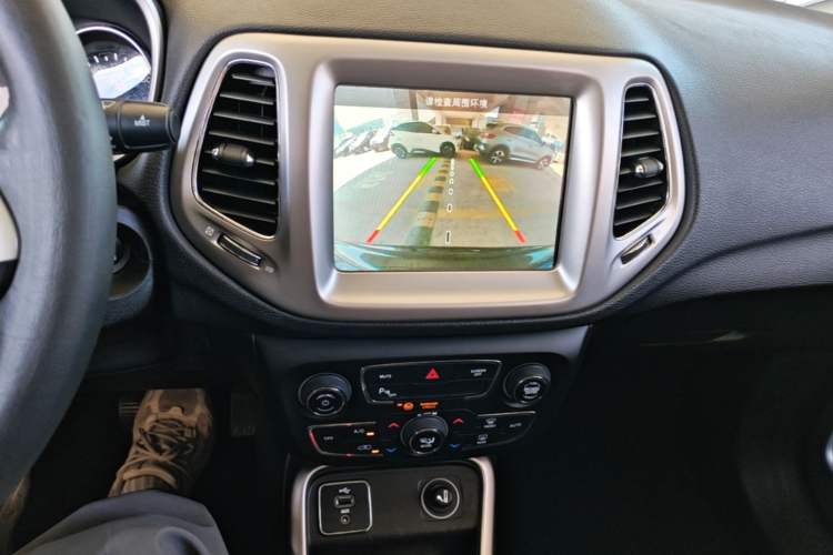 Used Jeep Compass 2017 200T Automatic Family Edition Audio And AC Panel