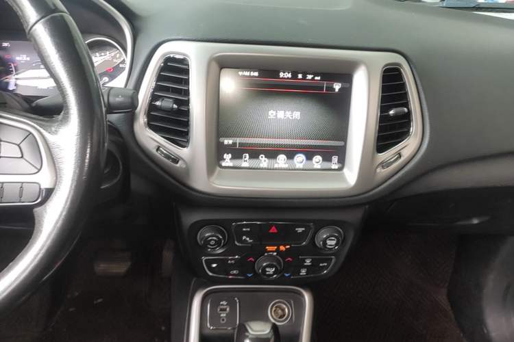 Used Jeep Compass 2017 200T Automatic Family Edition Audio And AC Panel