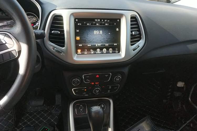 Used Jeep Compass 2017 200T Automatic Family Edition Audio And AC Panel