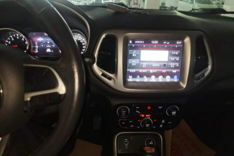 Used Jeep Compass 2017 200T Automatic Family Edition Audio And AC Panel