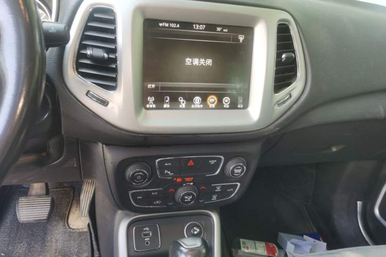 Used Jeep Compass 2017 200T Automatic Family Edition Audio And AC Panel