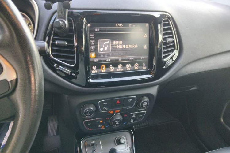 Used Jeep Compass 2017 200T Automatic Prestige Edition Audio And AC Panel