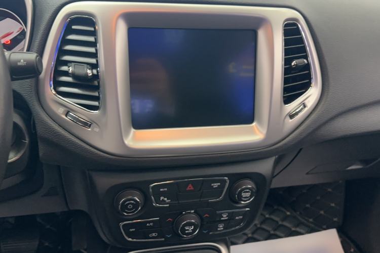 Used Jeep Compass 2017 200T Automatic Family Edition Audio And AC Panel