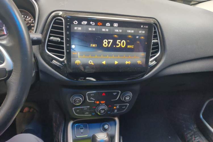 Used Jeep Compass 2017 200T Automatic Family Edition Audio And AC Panel