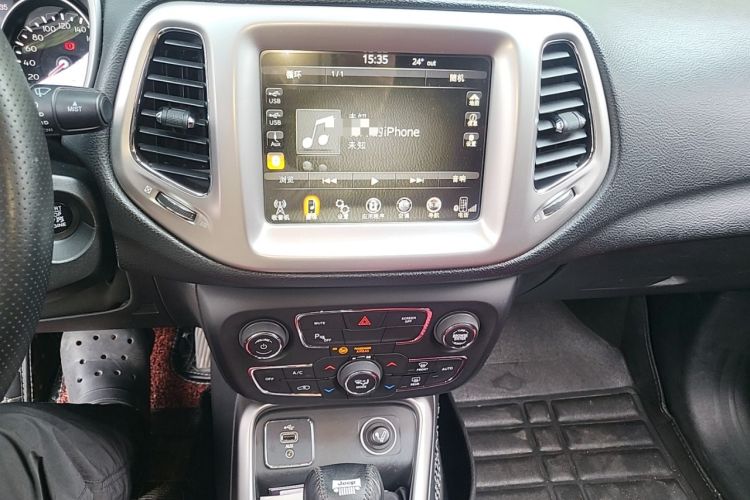 Used Jeep Compass 2017 200T Automatic Family Edition Audio And AC Panel
