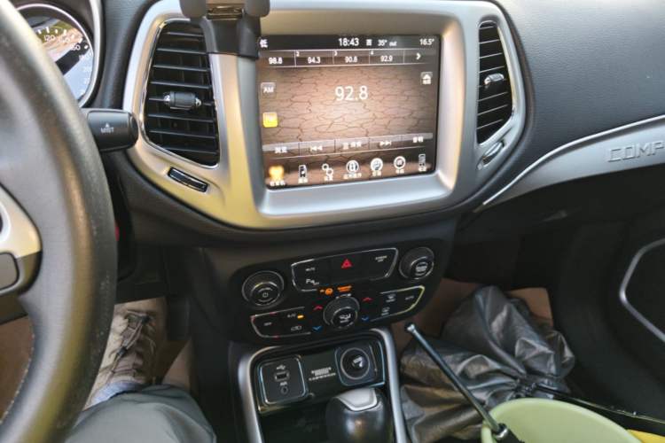 Used Jeep Compass 2017 200T Automatic Family Edition Audio And AC Panel
