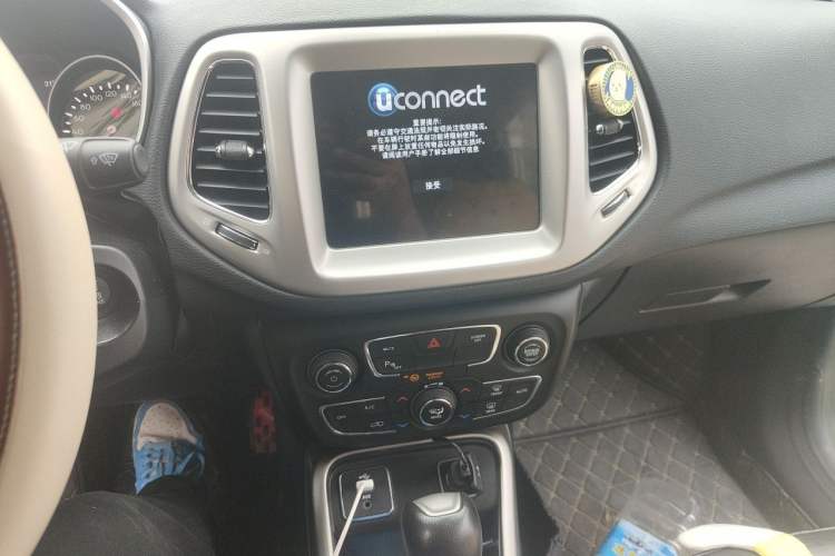 Used Jeep Compass 2017 200T Automatic Family Edition Audio And AC Panel