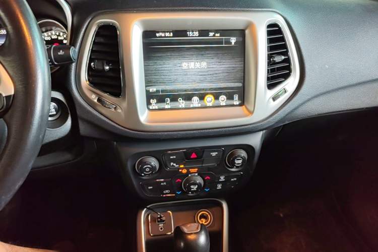 Used Jeep Compass 2017 200T Automatic Family Edition Audio And AC Panel