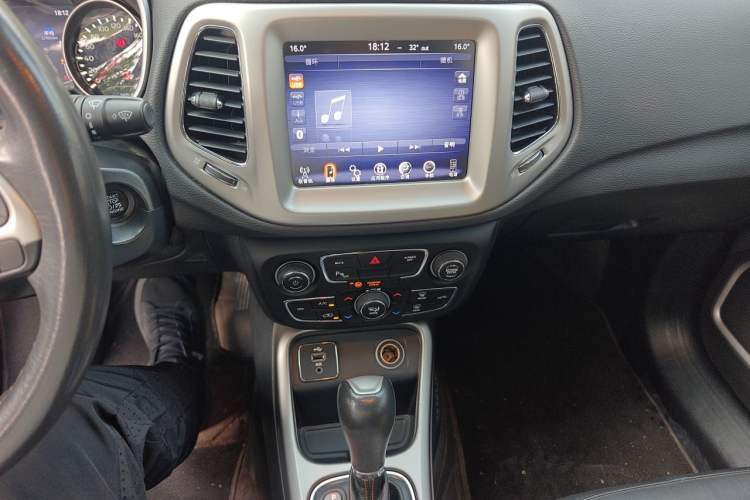 Used Jeep Compass 2017 200T Automatic Family Edition Audio And AC Panel