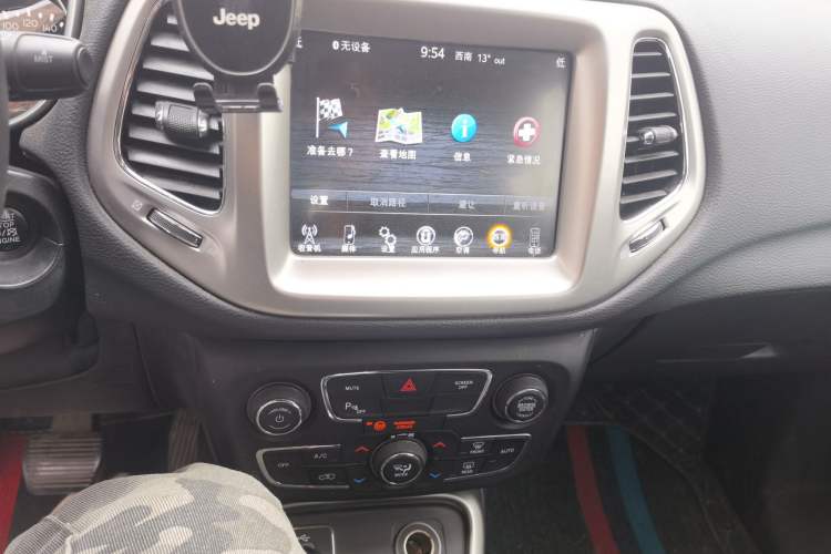 Used Jeep Compass 2017 200T Automatic Family Edition Audio And AC Panel