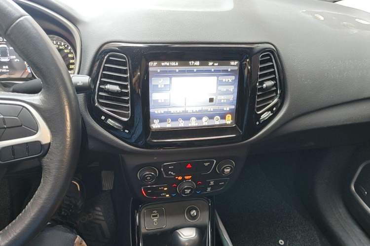 Used Jeep Compass 2017 200T Automatic Prestige Edition Audio And AC Panel
