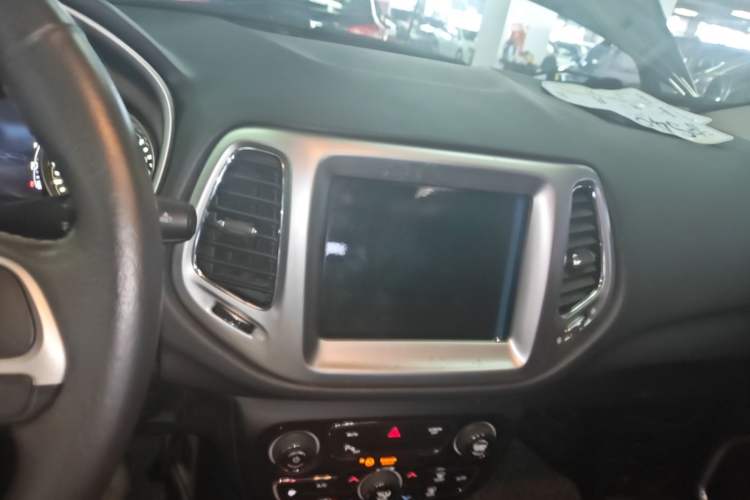 Used Jeep Compass 2017 200T Automatic Family Edition Audio And AC Panel