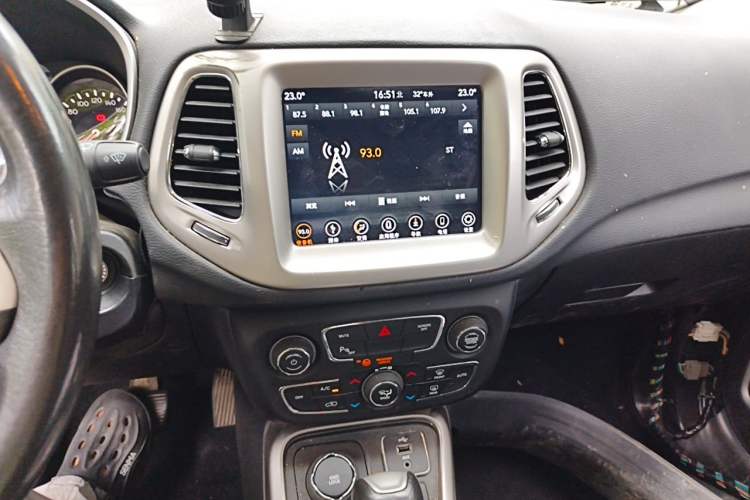 Used Jeep Compass 2017 200T Automatic Family Enjoyment Four-Wheel Drive Edition Audio And AC Panel