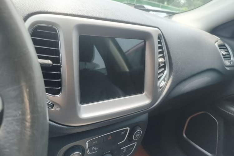 Used Jeep Compass 2017 200T Automatic Family Edition Audio And AC Panel