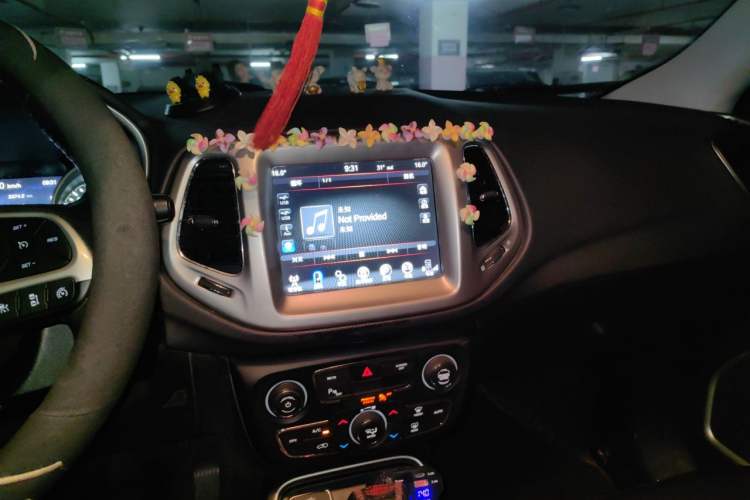 Used Jeep Compass 2017 200T Automatic Family Edition Audio And AC Panel